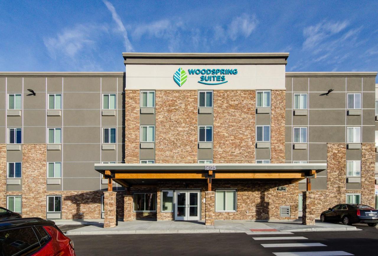 Woodspring Suites Thornton-North Denver Екстериор снимка