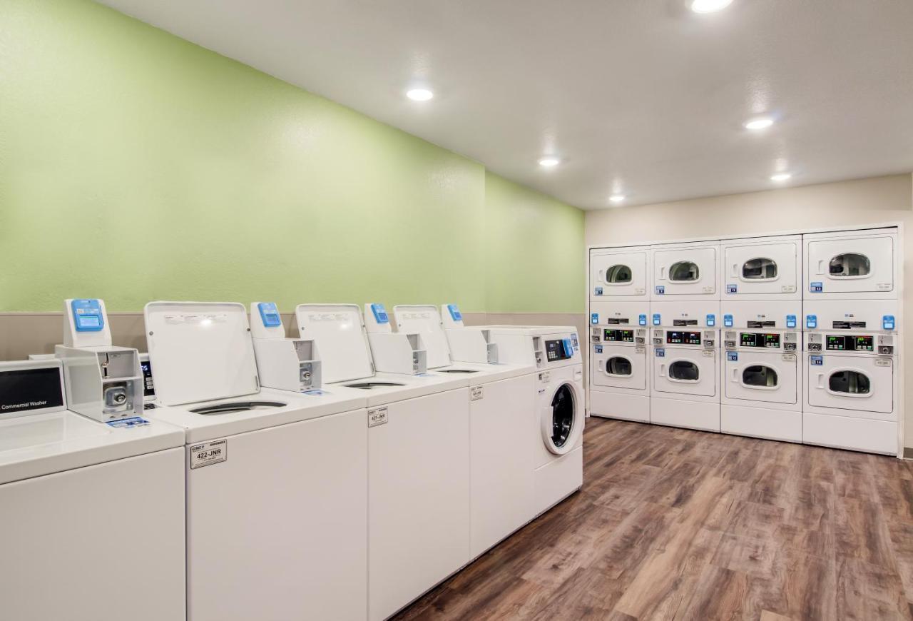 Woodspring Suites Thornton-North Denver Екстериор снимка