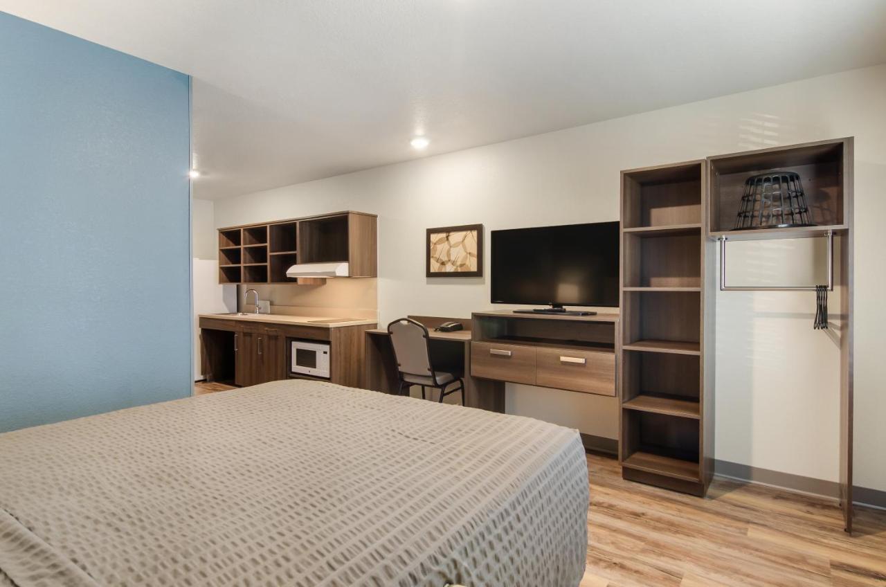 Woodspring Suites Thornton-North Denver Екстериор снимка